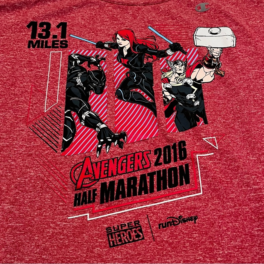 runDisney  Marvel Champion 2016 Avengers Half Marathon Women's Shirt (size XL)